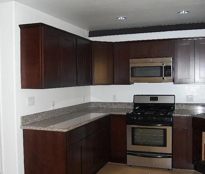Walkable Beverly Grove Townhomes — Photo 7
