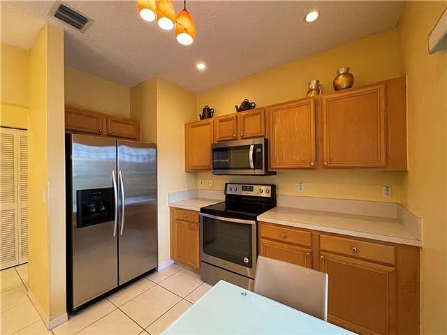 1st image of 1081 SW 42nd Ave