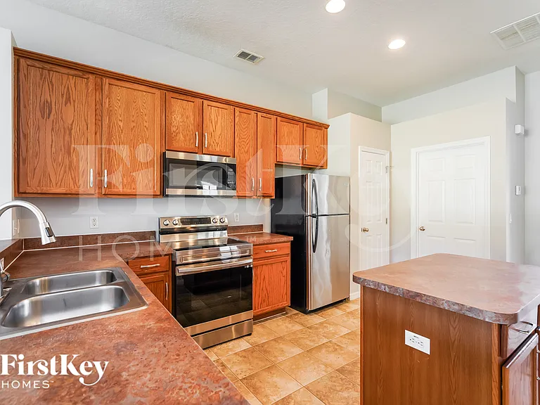 2101 Laparelle Dr — Photo 8