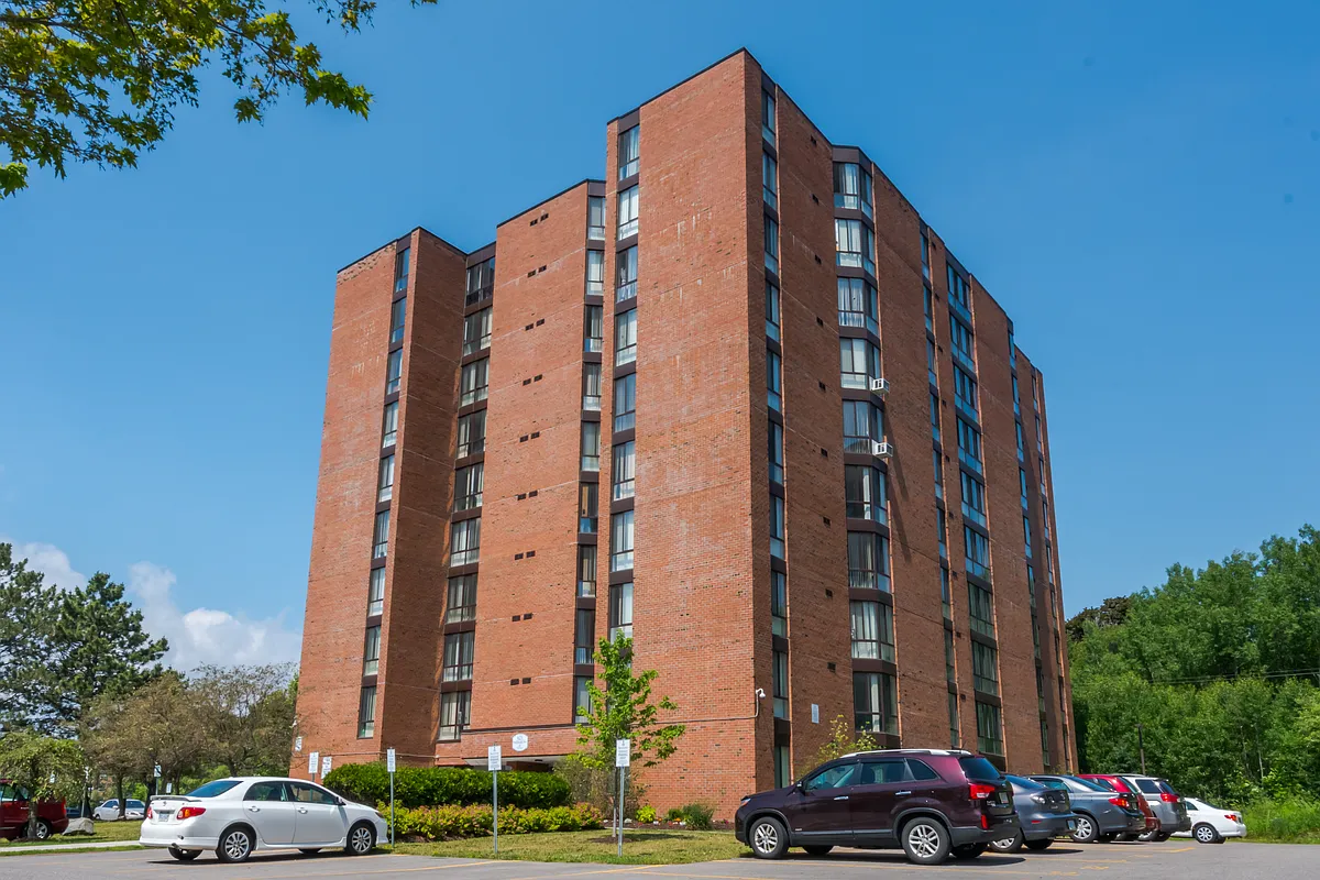 Building Photo - 631 Macdonald Ave