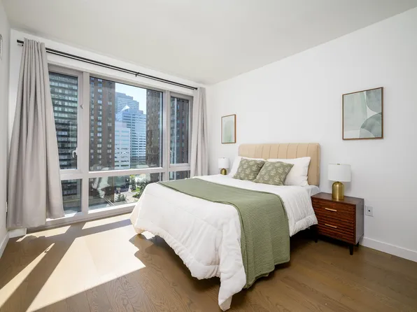 75 Park Lane South image 14 of 50