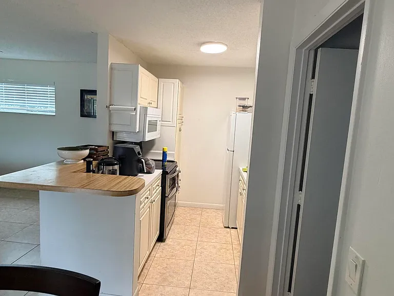 27 E Crossings Cir #H — Photo 7