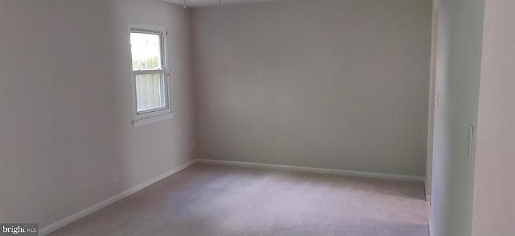 1st image of 126 Oak Dr