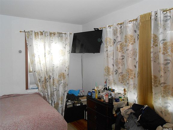 3rd image of 257-42 149th Ave