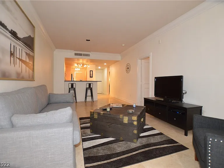 270 E Flamingo Rd — Photo 2