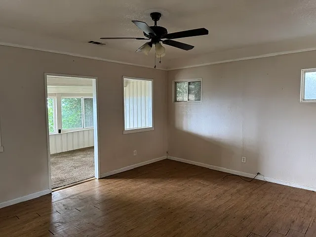 LARGE LIVING ROOM
