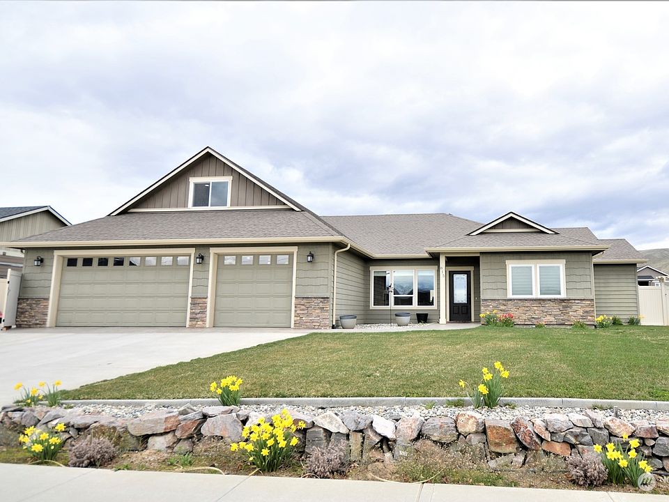 1st image of 815 Autumn Crest Drive