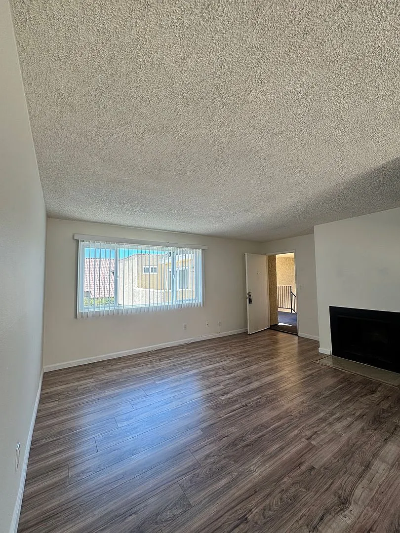1 Bed, 1 Bath Upstairs Apartment - 17762 Paseo Circle #C — Photo 4