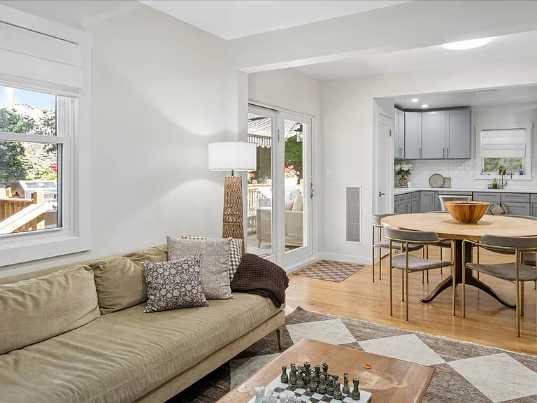 25 Van Duzen Pl #1 — Photo 11