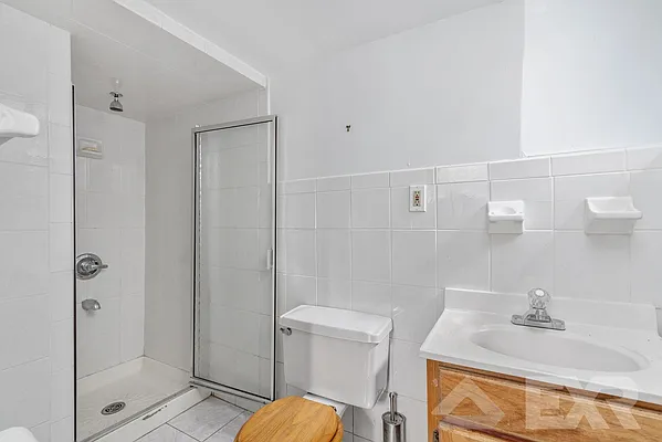 Rented by EXR | media 25