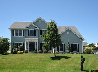3 Heritage Ct, Cohoes, NY 12047