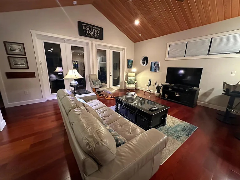 380 N Shore Dr — Photo 29
