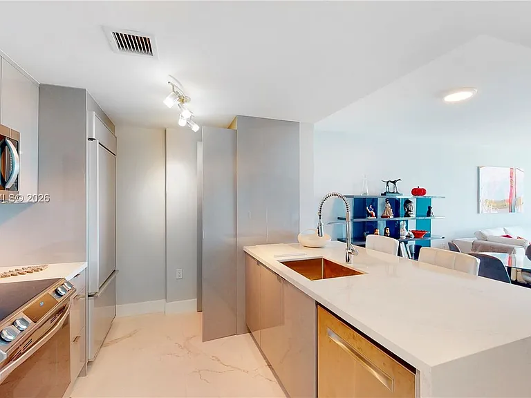 10275 Collins Ave #724 — Photo 4