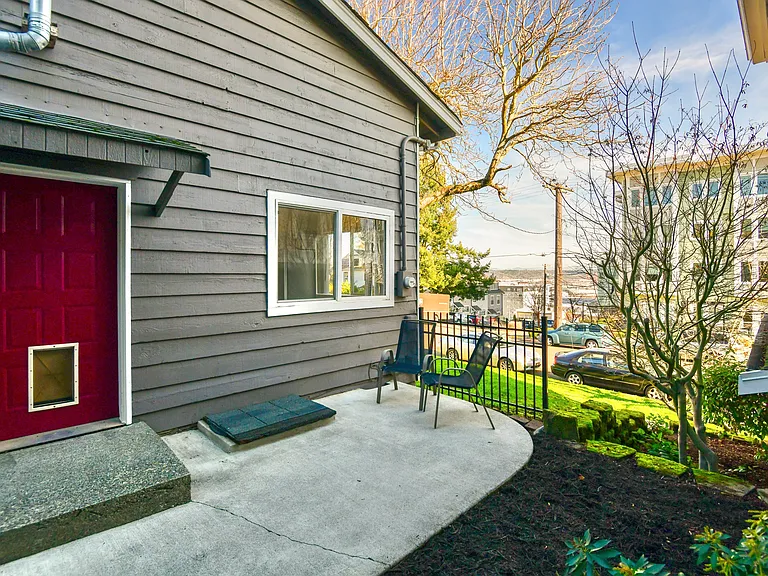 1702 S G St — Photo 18
