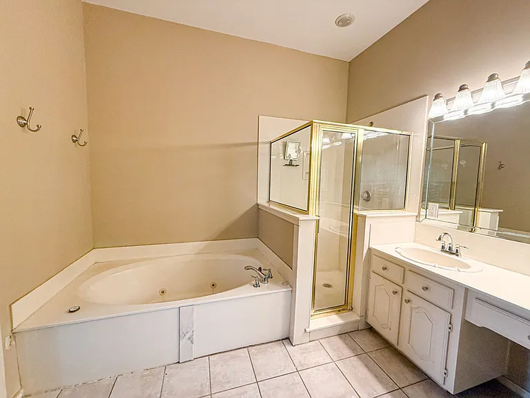 8902 Bayshore Ln — Photo 13