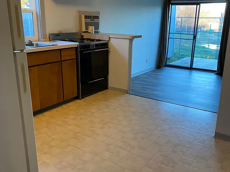 115 Lozier Ln #B — Photo 2