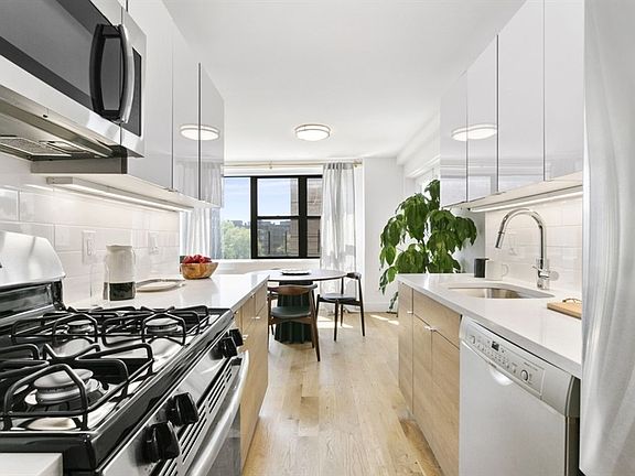 3rd image of 6260 99th St APT 1520