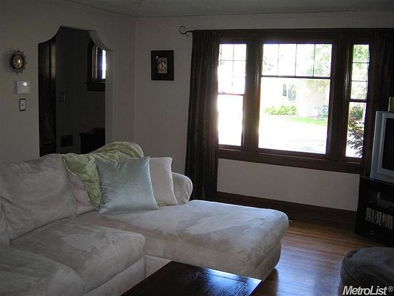 3rd image of 1732 42nd St