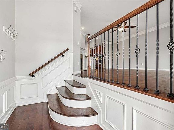 3rd image of 1005 Manchester Way