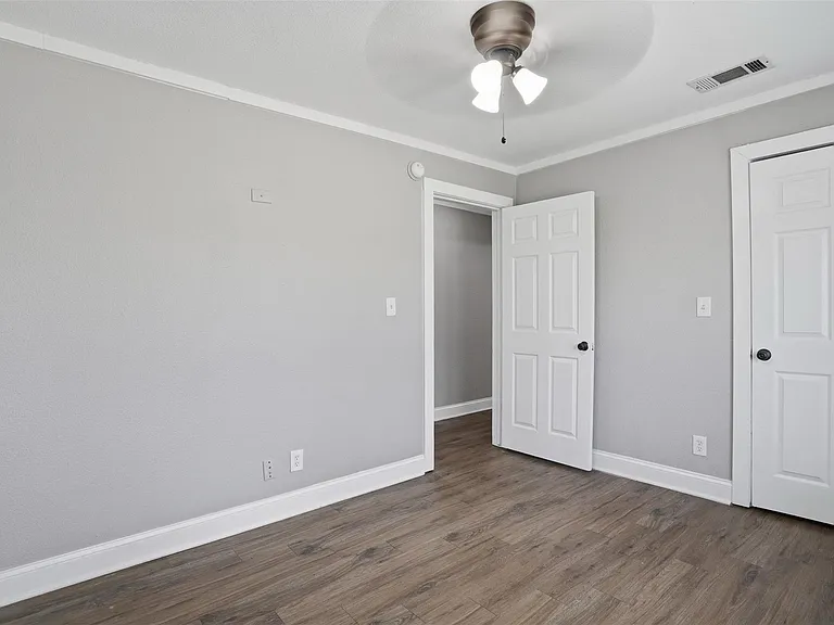 308 W Lamm St — Photo 9