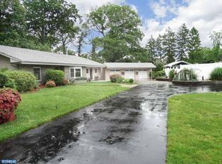 83 Woodside Ave, Levittown, PA 19057