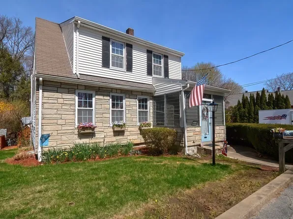 13 Elmwood Ave, Hopedale, MA 01747