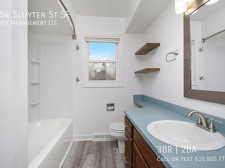 954 Sluyter St SE — Photo 10