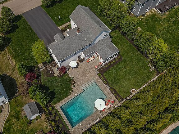 4th image of 24 Day Lily Ln