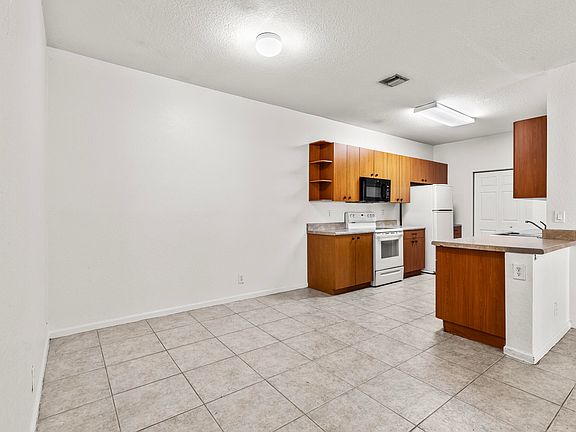 4th image of 3569 Forest Hill Boulevard #110