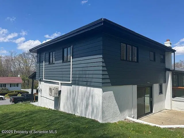 3 bed, 2.5 bath, 2516 sqft, $2,500 — Photo 3