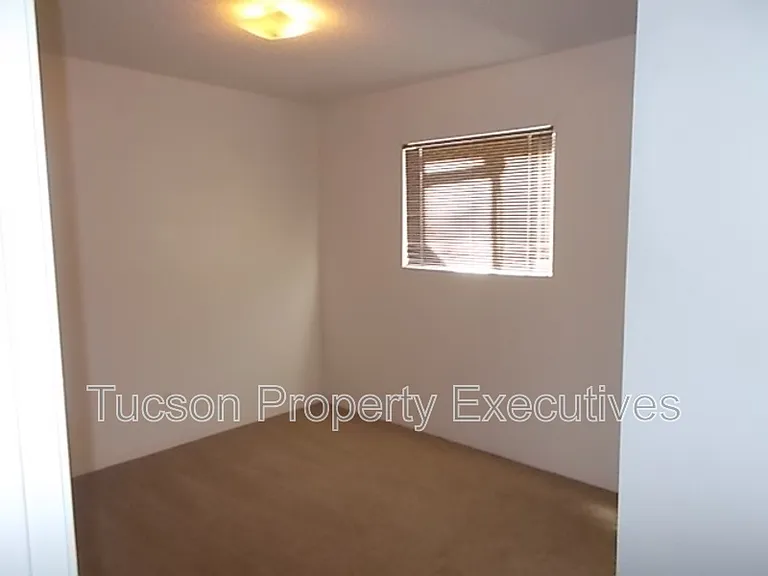 20 E Mills Dr #2 — Photo 9