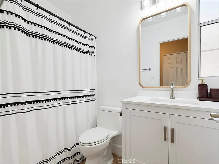 10018 Cozycroft Ave — Photo 21
