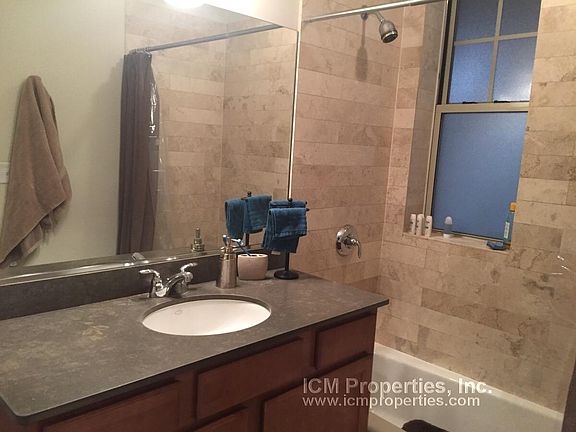3rd image of 1851 W Cornelia Ave #2P