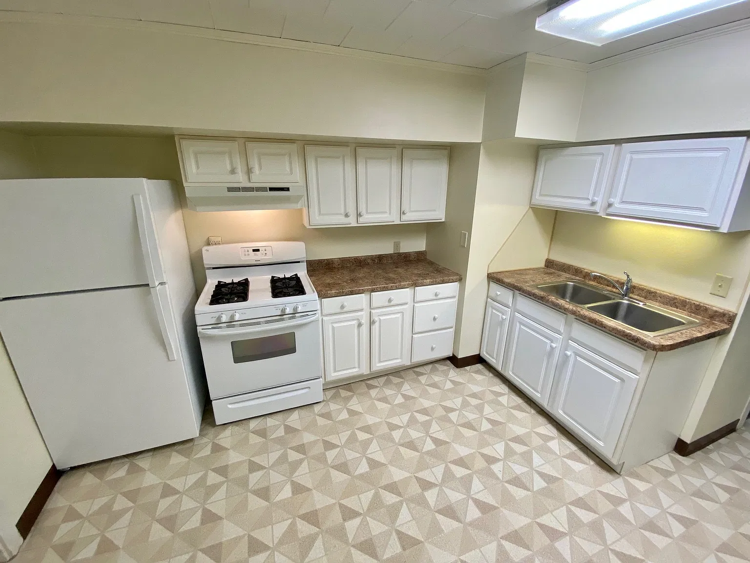 2 bed, $950 — Photo 1
