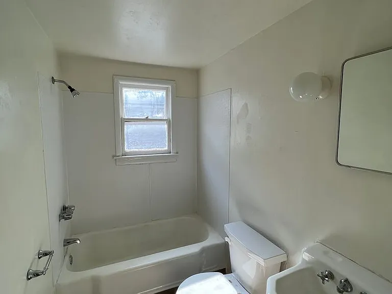127 E 10th Street — Photo 9