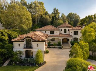 3829 Hayvenhurst Dr, Encino, CA 91436