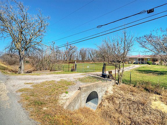 4th image of 901 County Road 134