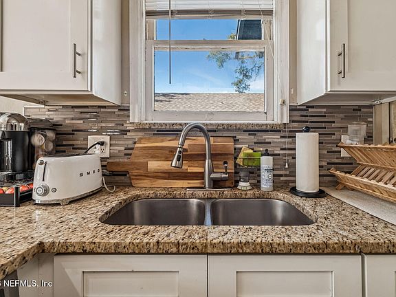 4th image of 2545 MYRA Street