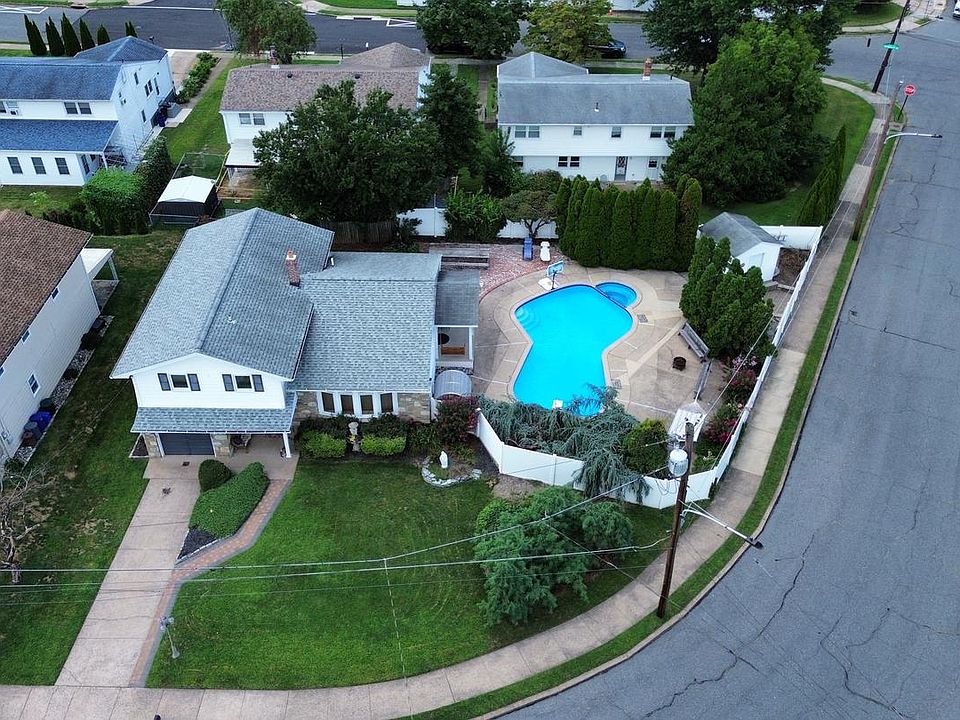1st image of 163 Laurie Ln