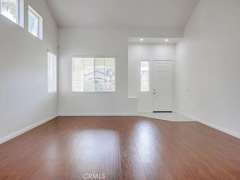 321 Riley Ct — Photo 8