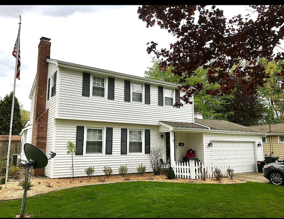2nd image of 7 Midwood Cir