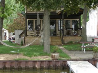 775 Oak Ct, Crystal Lake, IL 60014