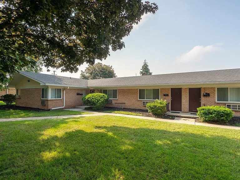 Apartment off 28th and Clyde Park Available — Photo 9