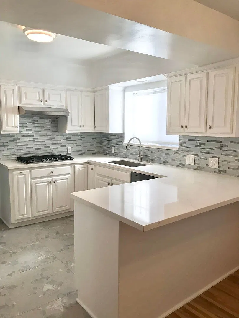 Stunning Downstairs Newly Remodeled Unit With 4 Bedrooms And 2 Bathrooms Now Available!! — Photo 4