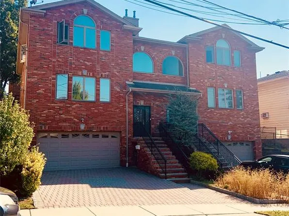 212 7th St #A, Palisades Park, NJ 07650