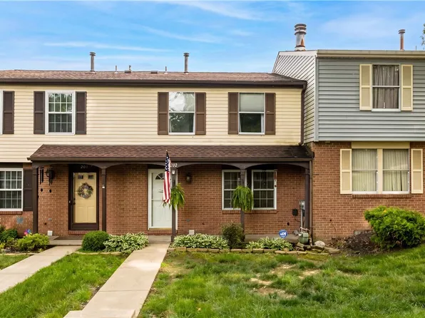 202 Olde Orchard Dr Unit 202, Bridgeville, PA 15017