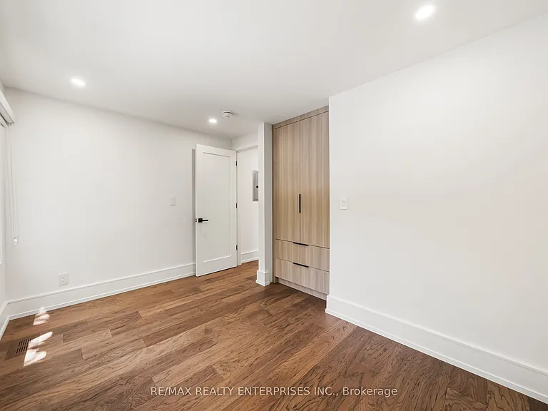 1495 Thetford Ct — Photo 19