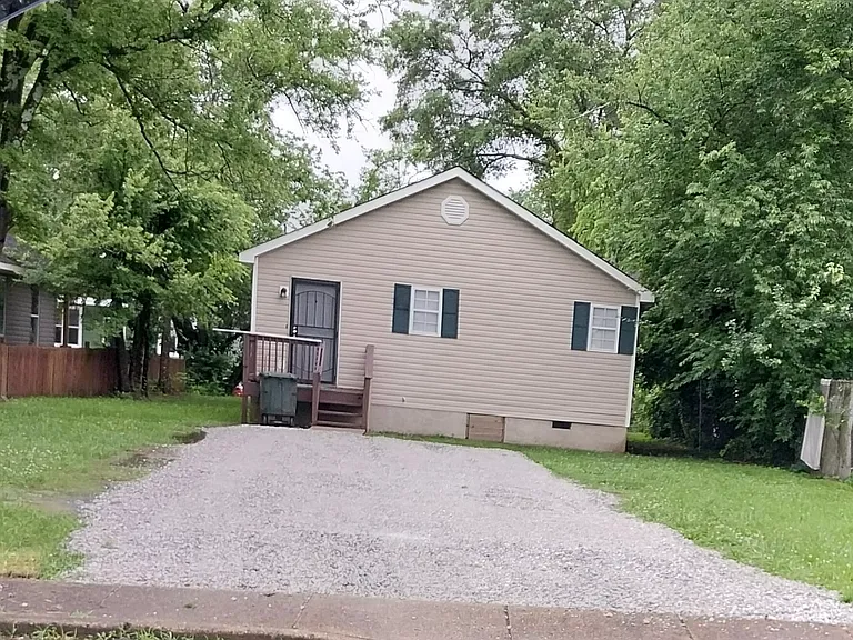 2203 Bennett Ave — Photo 14