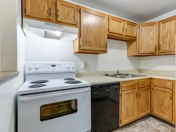 Ellacott Parkway Apartments