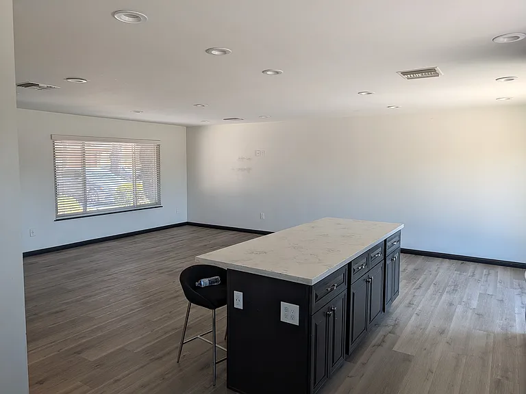824 Sheridan St — Photo 3